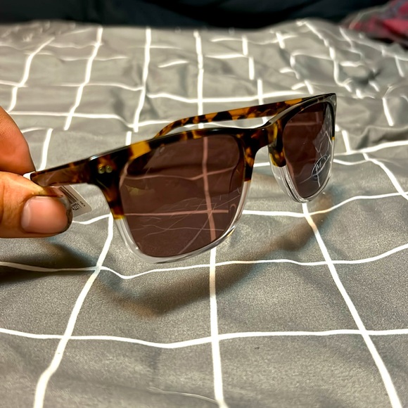 NWT Ray Ban STYLE sunglasses w/ case (not actual Ray Bans) - Picture 2 of 7